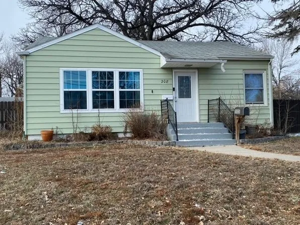 208 11th St SW, Minot, ND 58701