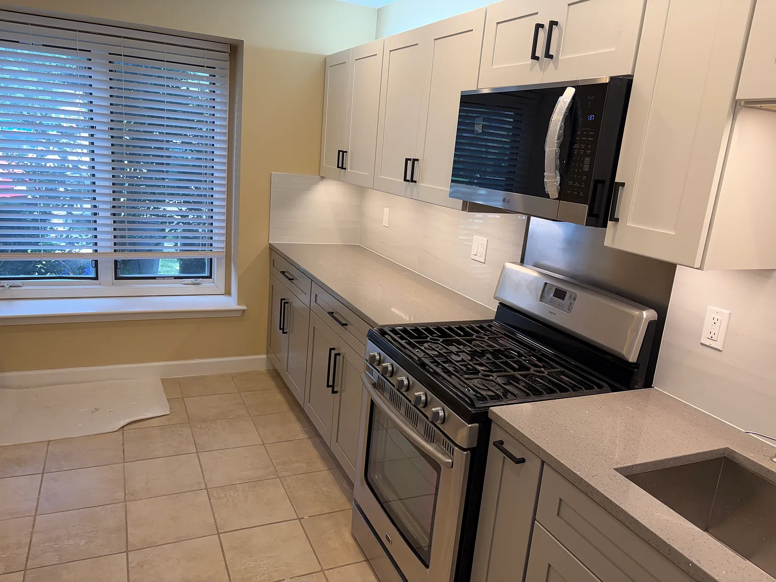 3 bed, 1745 sqft, $3,300 — Photo 4