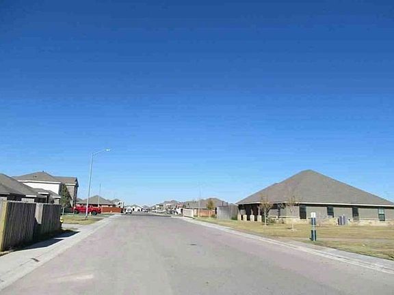 Exterior Neighborhood (street photo)