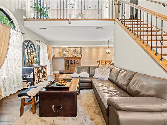5th image of 8025 Barrymore Dr