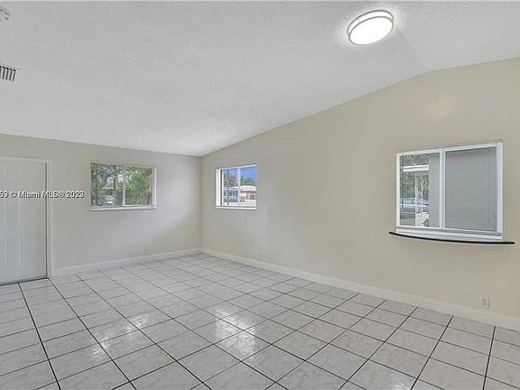 2nd image of 2464 Rodman St #2464
