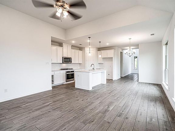 3rd image of 3913 Morel Dr