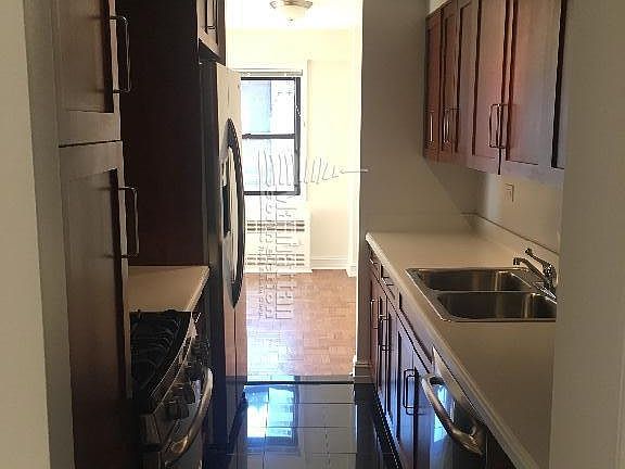 2nd image of 225 E 70th St APT 8C