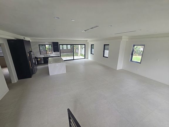 5th image of 5873 Alonzo Ave