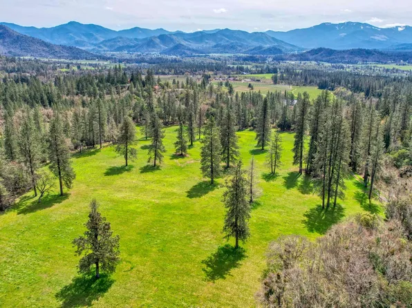 858 Missouri Flat Rd, Grants Pass, OR 97527