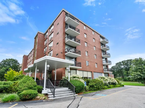 20 Hammond Pond Pkwy, Chestnut Hill, MA