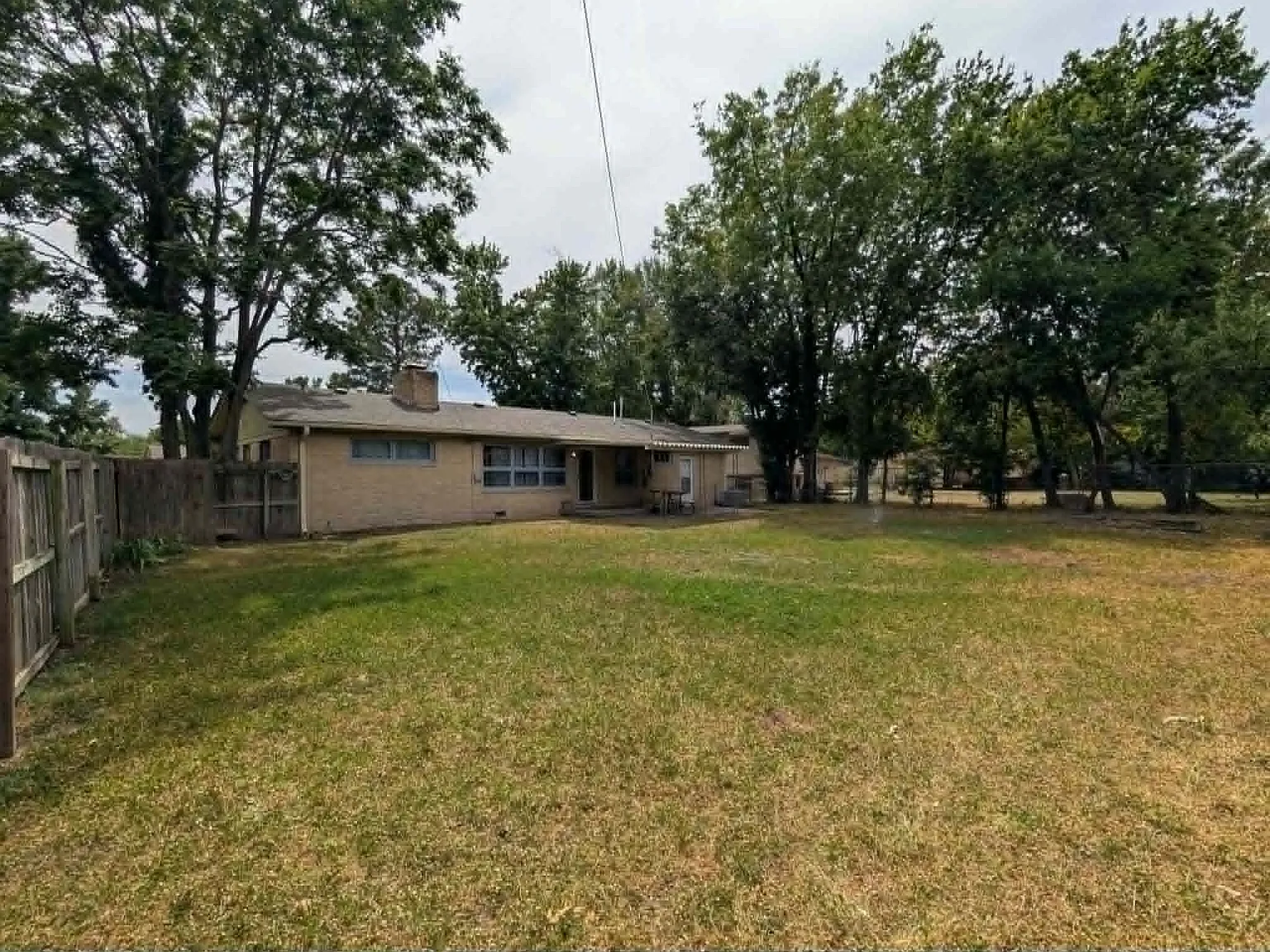 3 bed, 1.5 bath, 1360 sqft, $1,375 — Photo 2