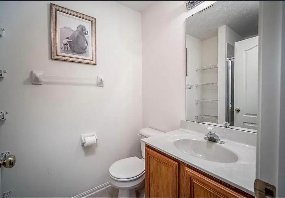 Bathroom with bedroom 2