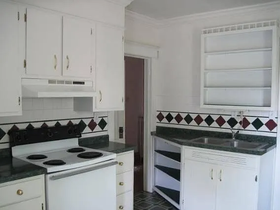 3 bed, $1,300 — Photo 2