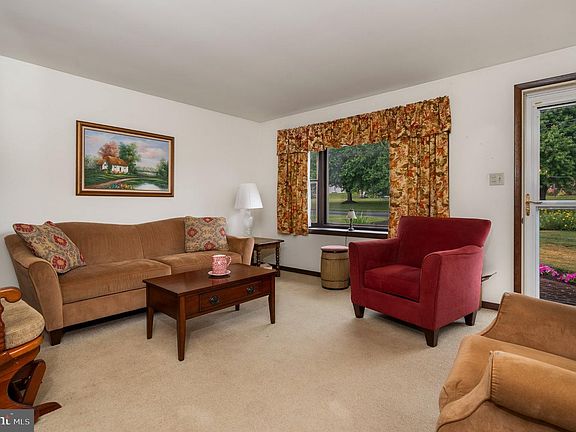 4th image of 723 Penn Ave