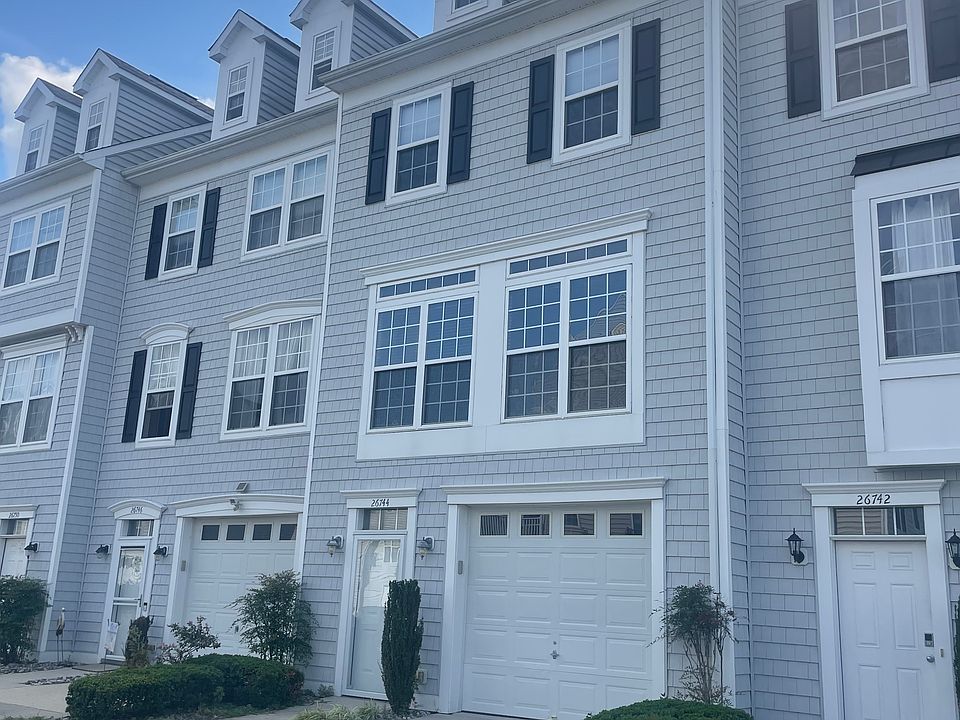 1st image of 26744 Chatham Ln
