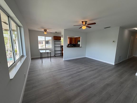 5th image of 510 SW 15th St #204