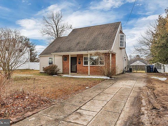 4th image of 1054 Winslow Rd