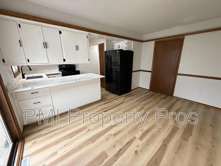 8148 S 88th St — Photo 24