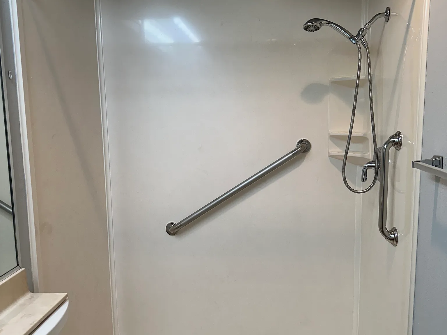 3 bed, 1374 sqft, $1,800 — Photo 1