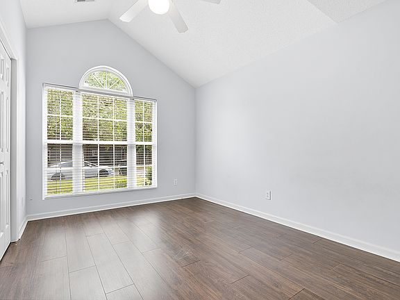 4th image of 100 Kensington Way