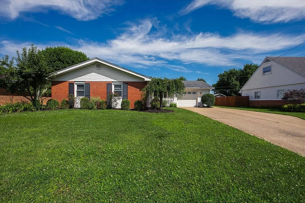 46 Regency Dr photo 1
