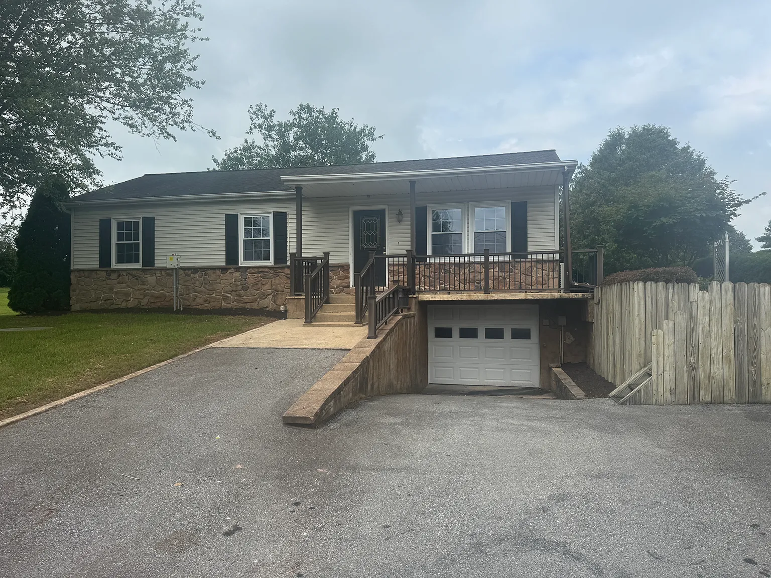 473 Spring Grove Rd photo 1