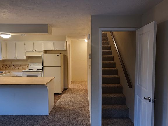 2nd image of 2080 Siskiyou Blvd #10