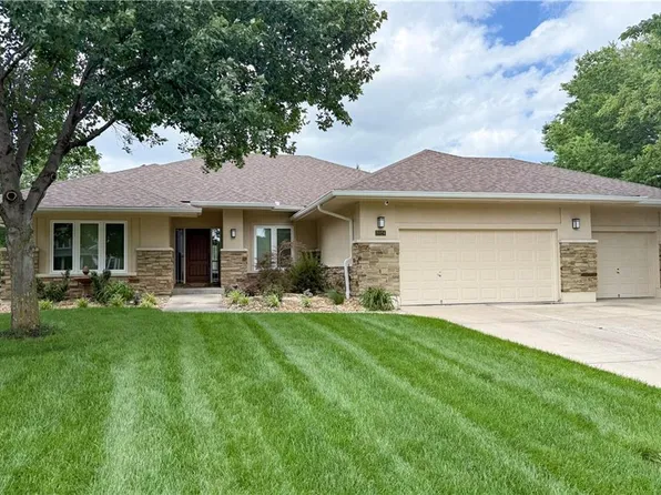 3024 S Fallbrook Ct, Blue Springs, MO 64015