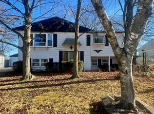 103 Sparrow Rd, Carpentersville, IL 60110