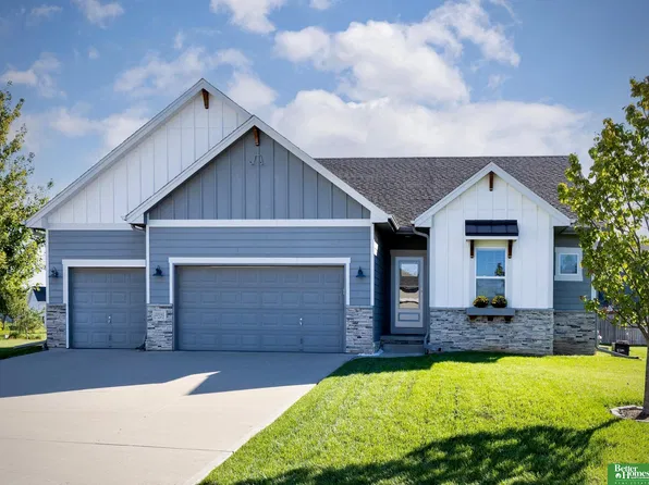 10591 S 112th St, Papillion, NE 68046