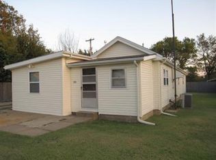 126 W 15th St NW, Russell, KS 67665