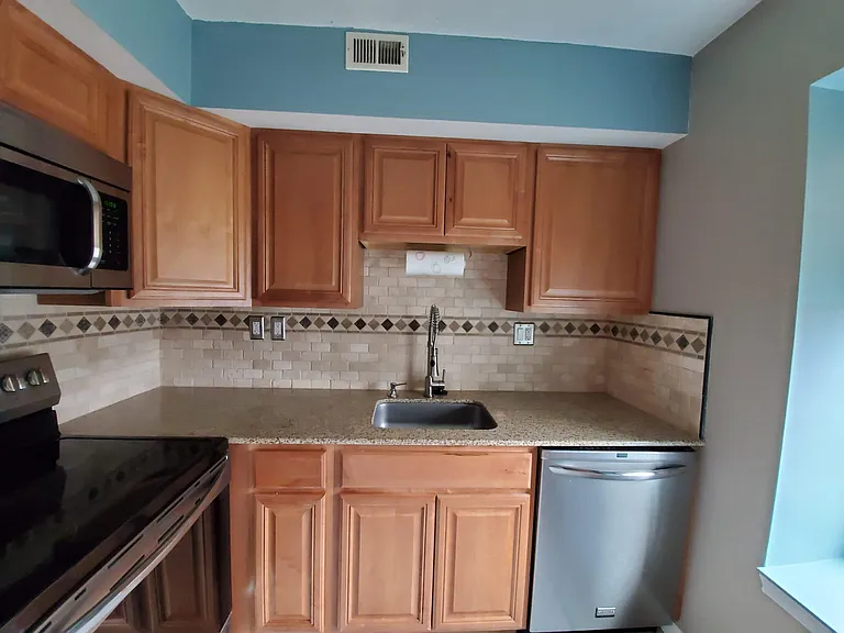 Candlewood Dr — Photo 24