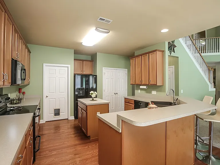 3015 Cairns Dr W — Photo 5