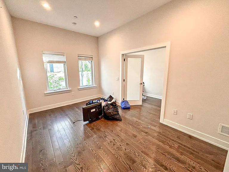 2527 Graduate Sq — Photo 19