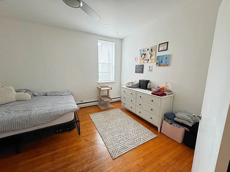 322 S 11th St — Photo 14
