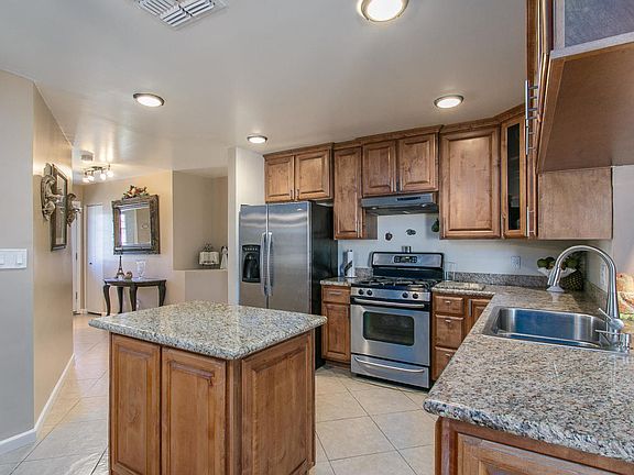 3rd image of 8807 W Campbell Ave
