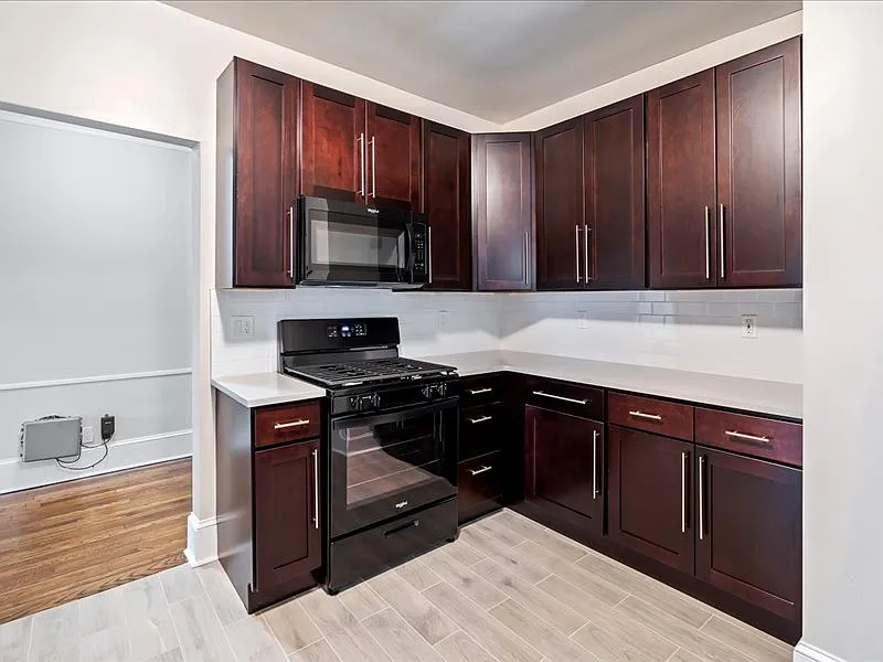 625 Elm St. Apartments