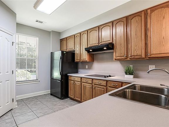4th image of 60 N Dogwood Dr