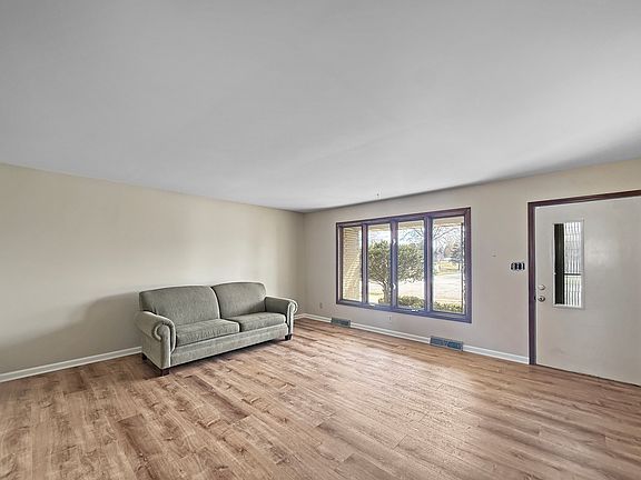 2nd image of 432 Summer Dr