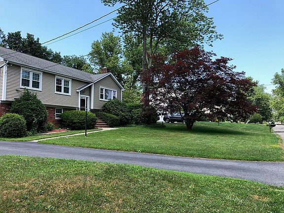 2nd image of 3369 Deerhaunt St