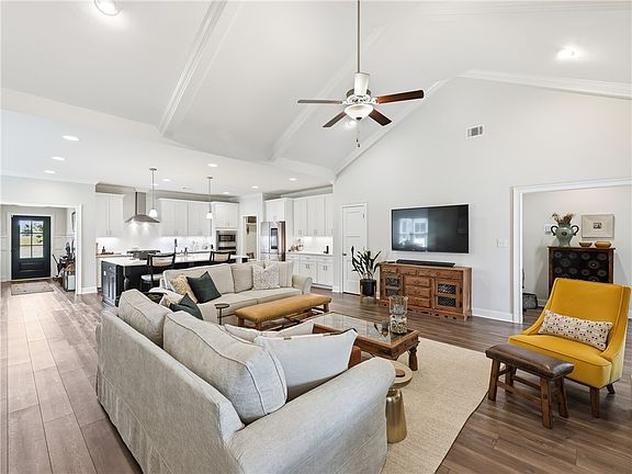 3rd image of 2205 Beckwith Ln
