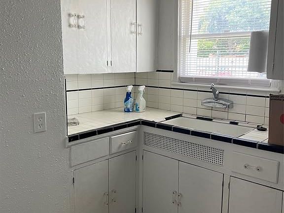 5th image of 1920 Binz St #2