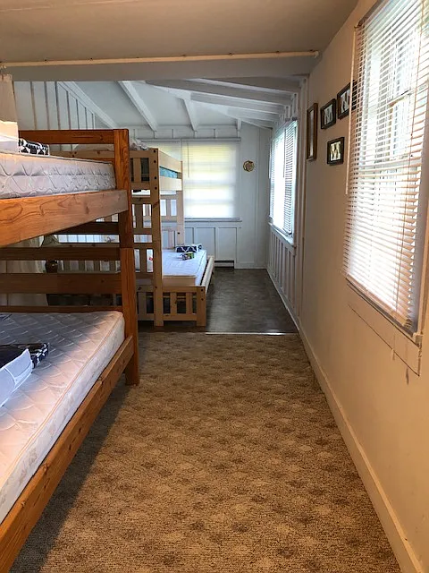 6 bed, 2.5 bath, 2100 sqft, $4,950 — Photo 3