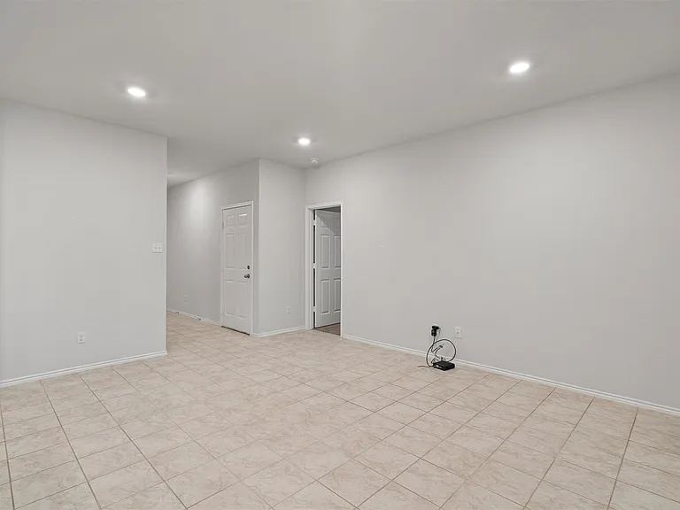 112 Ragnar Dr — Photo 7