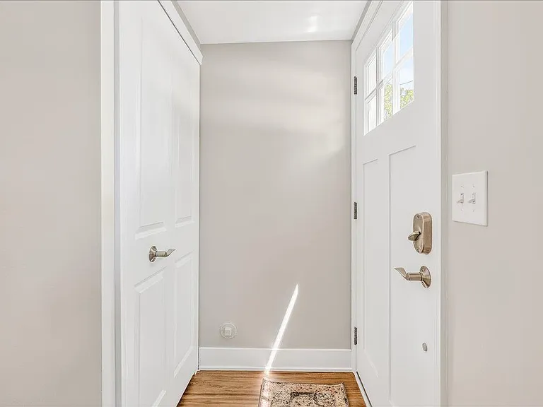 306 Roe St — Photo 8