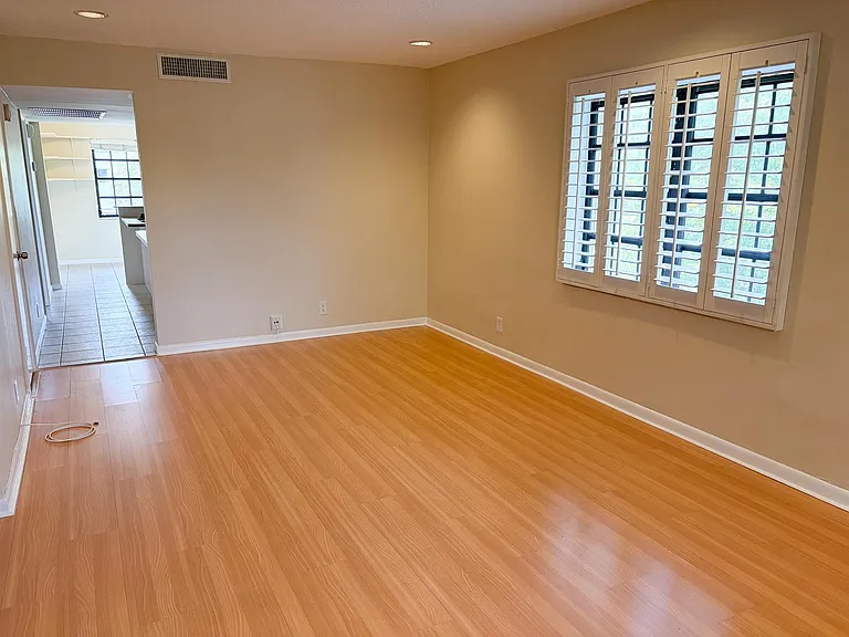 917 NE 16th Ave #16 — Photo 3