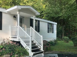 63 Pinegrove Dr, Troy, NY 12180