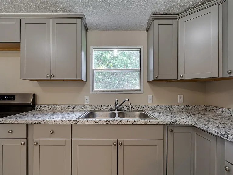 842 Emery Rd — Photo 9