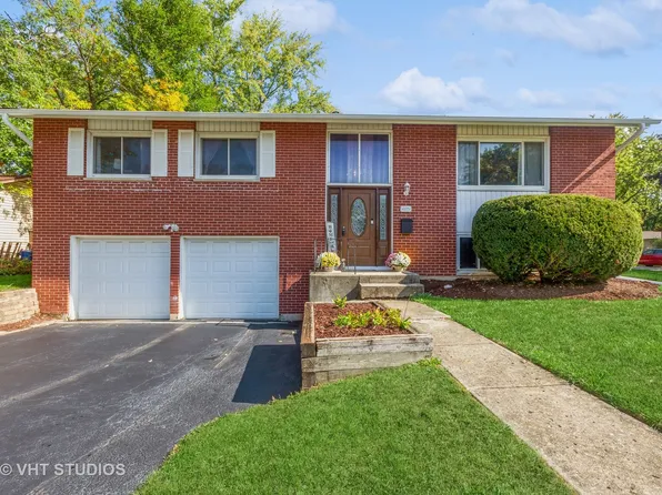 6725 Woodridge Dr, Woodridge, IL 60517