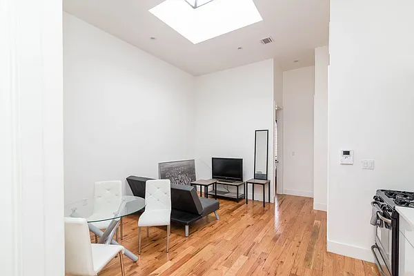 Rented by Nooklyn NYC LLC | media 17