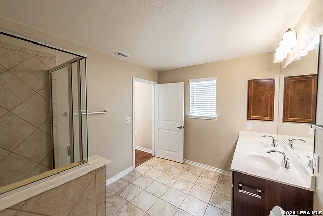 5526 Castle Brook Dr — Photo 22