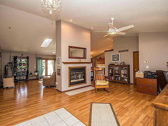 4th image of 3207 Deer Path Dr