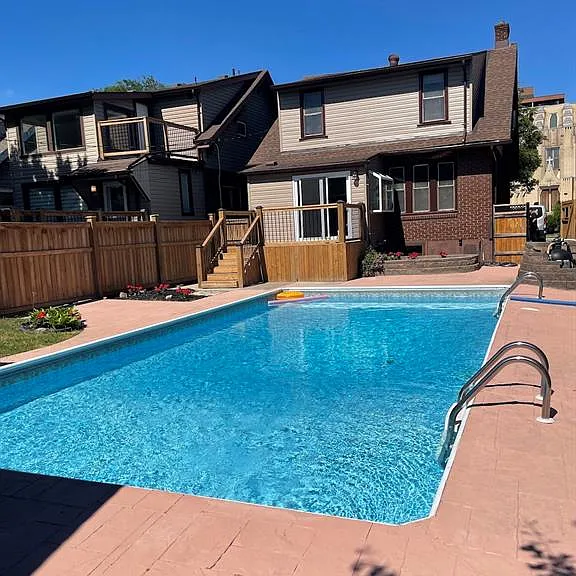 1677 Victoria Ave — Photo 40