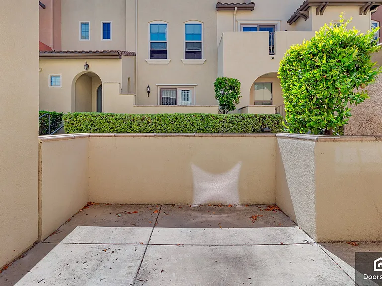 315 Bishop Dr — Photo 7